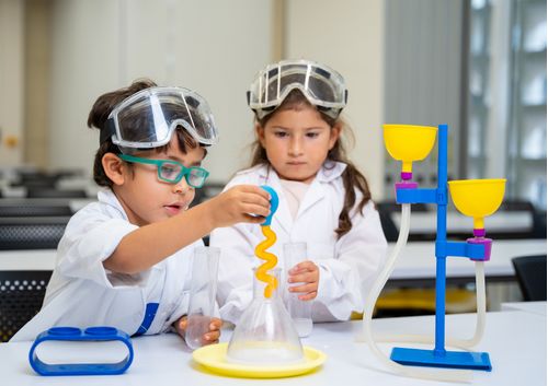 imagen e-commerce a0gPd000000xphdIAA_Pequeños científicos- ¡Manos a la ciencia!.jpg